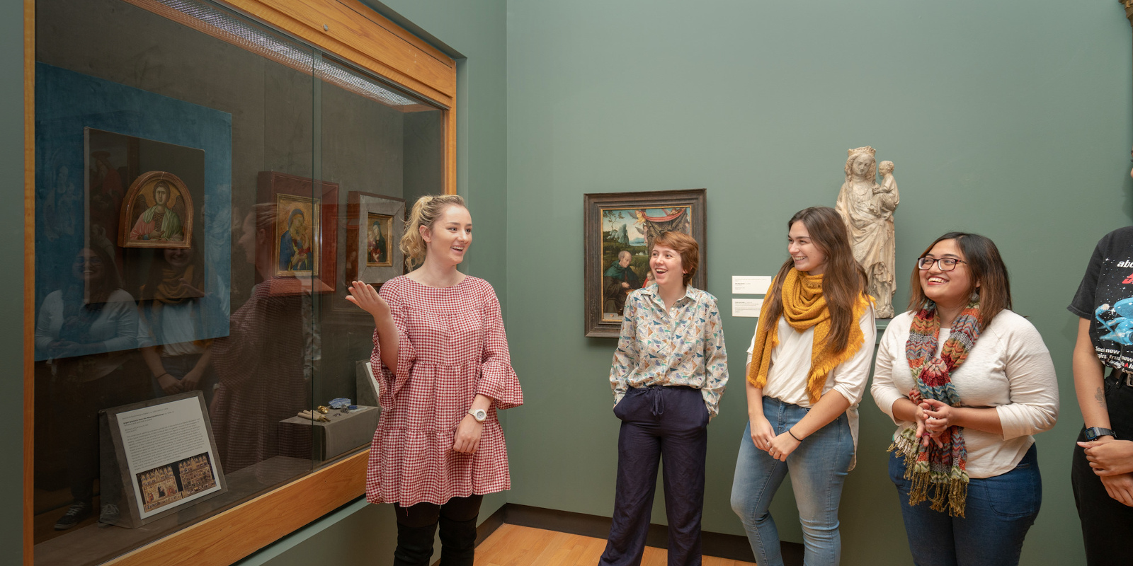 Student guides in the galleries Student guides in the galleries