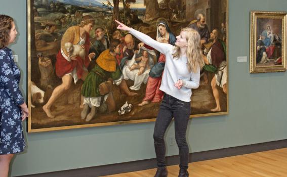 Student tour guide Kristina Bush '17 Student tour guide Kristina Bush '17