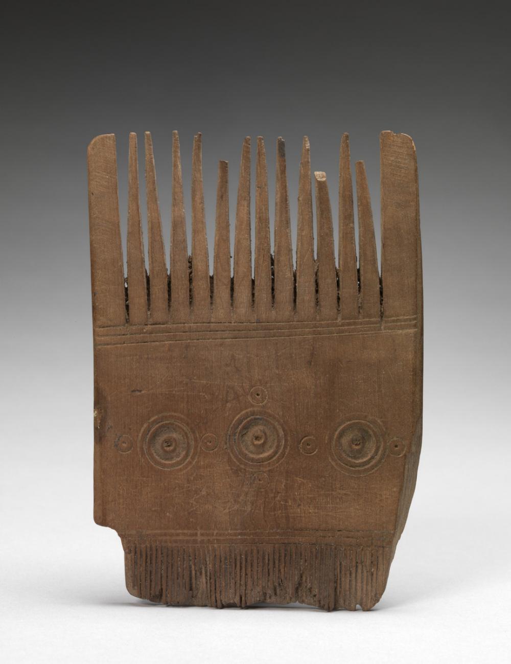 Egyptian, Comb with concentric circles Egyptian, Comb with concentric circles