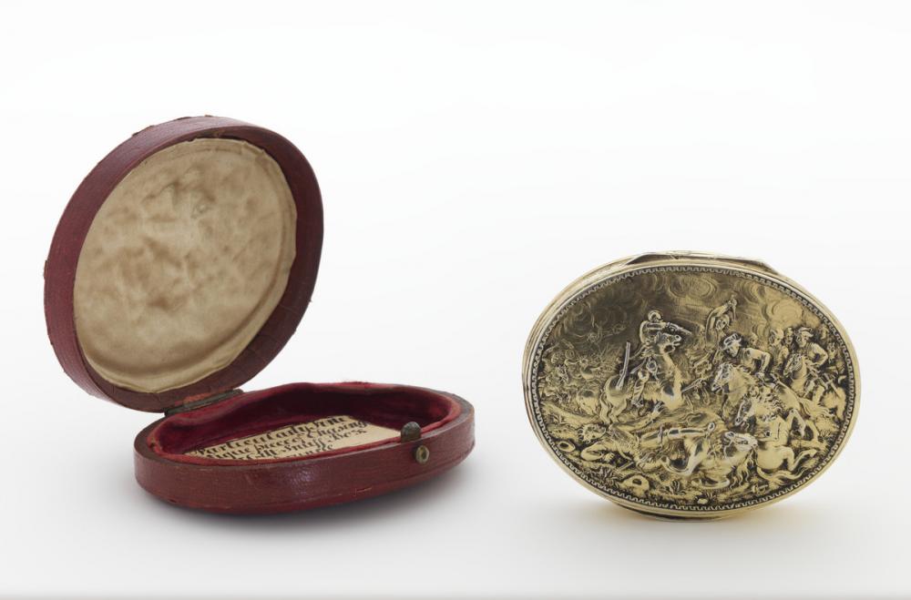 English, Snuffbox with scene from the Battle of Marston Moor with case