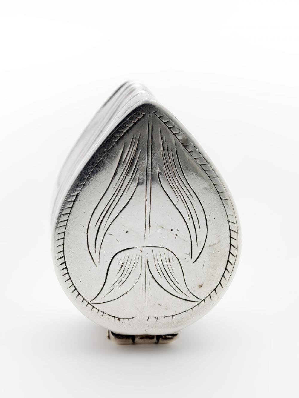 Kedder, Thomas, Nutmeg grater with tulip motif Kedder, Thomas, Nutmeg grater with tulip motif