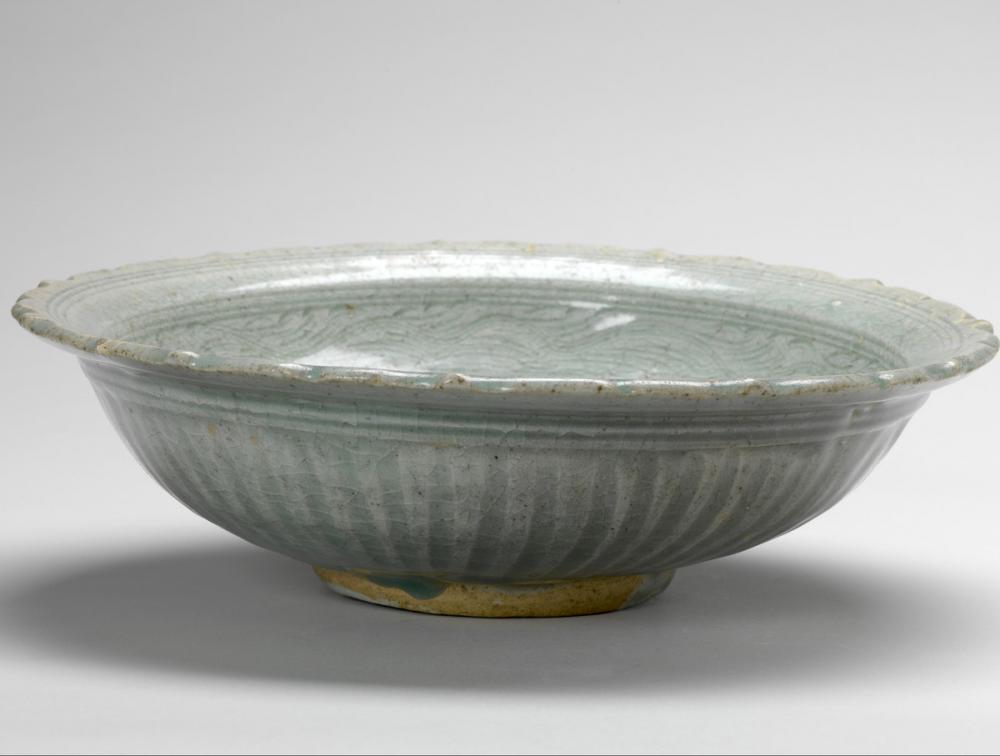 Thai, Dish with incised decoration Thai, Dish with incised decoration