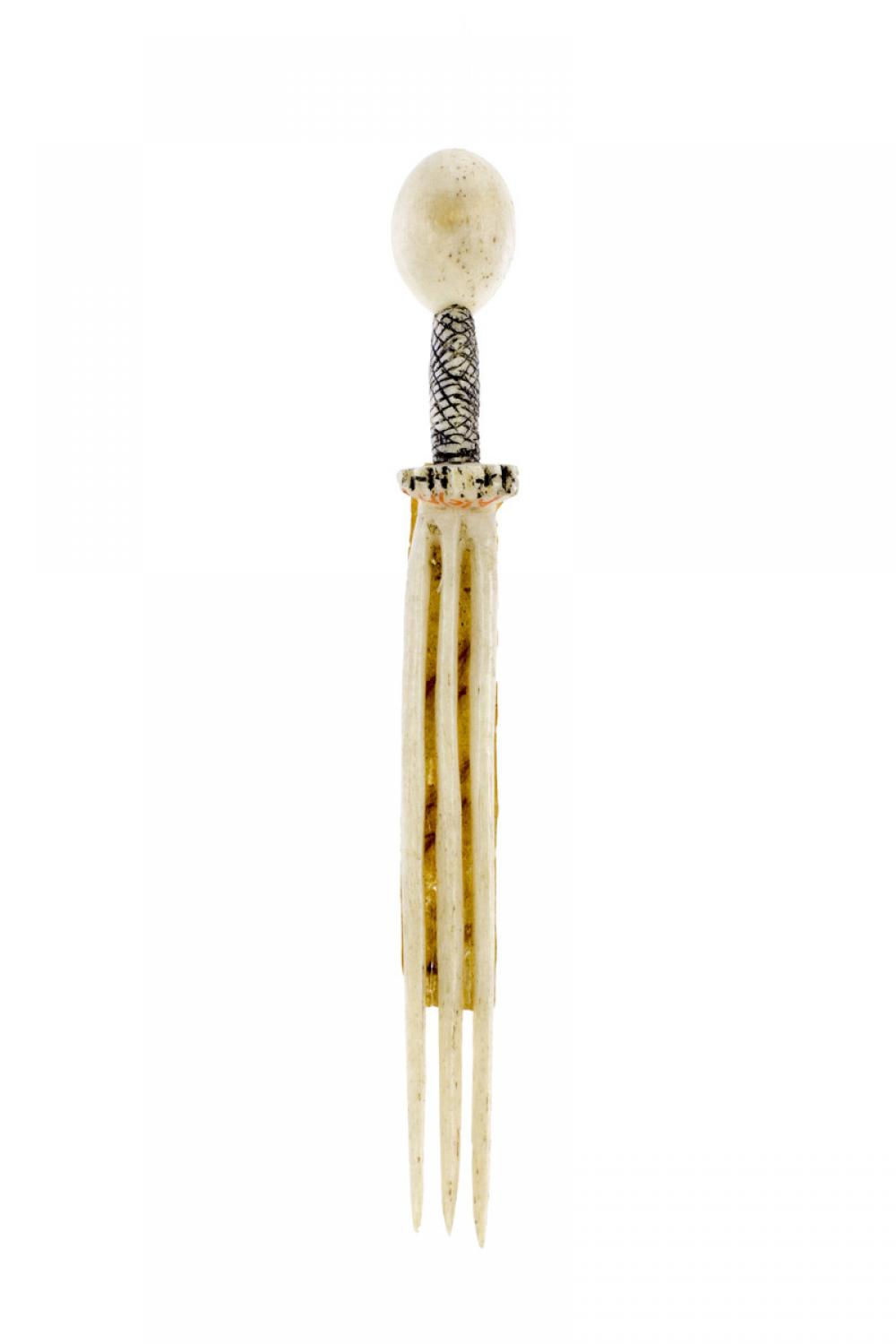 Zulu, Snuff spoons with combs Zulu, Snuff spoons with combs