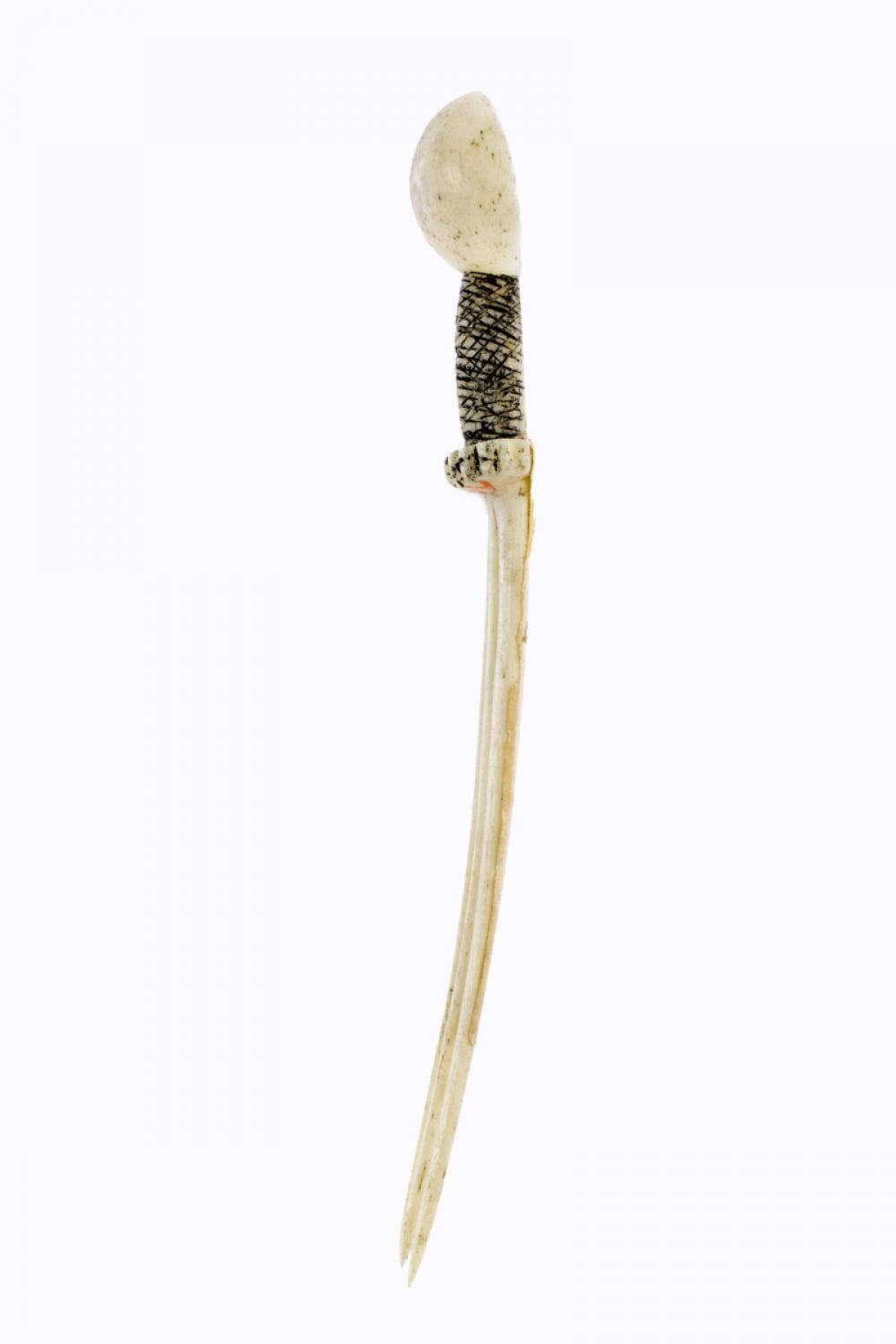 Zulu, Snuff spoons with combs Zulu, Snuff spoons with combs