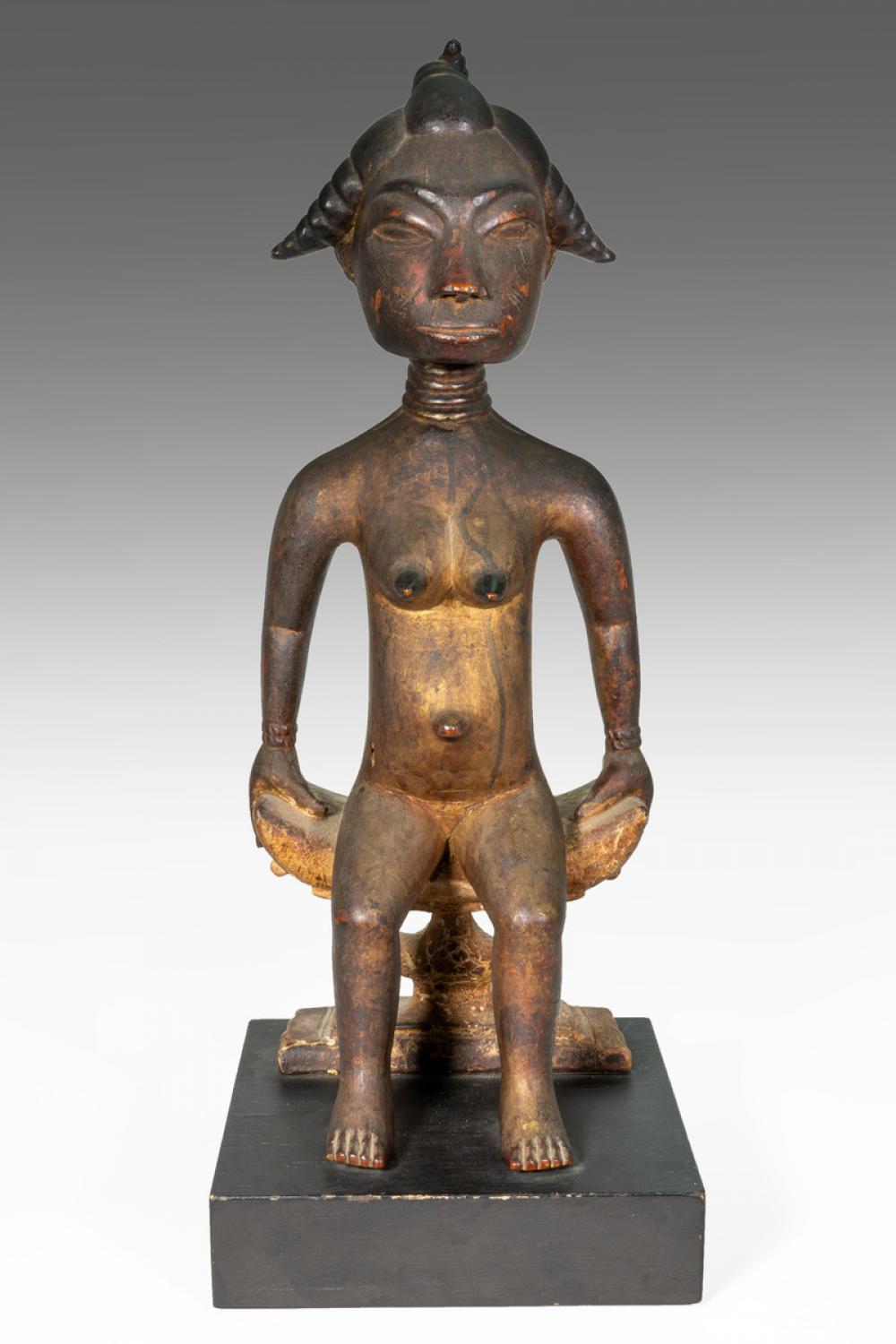 Osei Bonsu (Ashanti, 1900-1977), Queen mother figure, possibly from a Sika-rebewu-epere group, late 1920s Osei Bonsu (Ashanti, 1900-1977), Queen mother figure, possibly from a Sika-rebewu-epere group, late 1920s