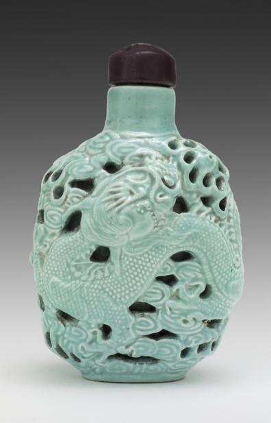 Chinese, Snuff bottle with openwork design of dragons