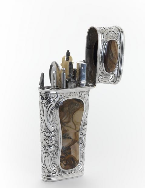 English, Etui