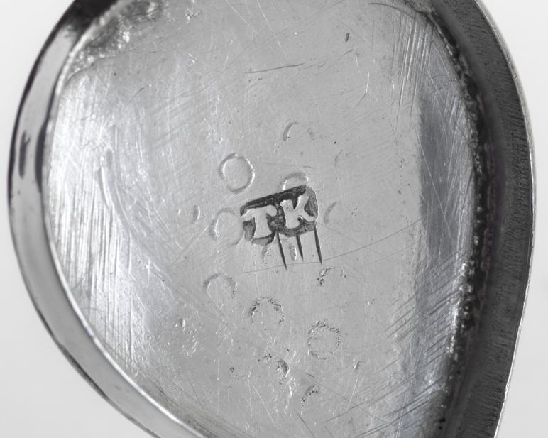 Kedder, Thomas, Nutmeg grater with tulip motif