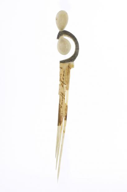 Zulu, Snuff spoons with combs