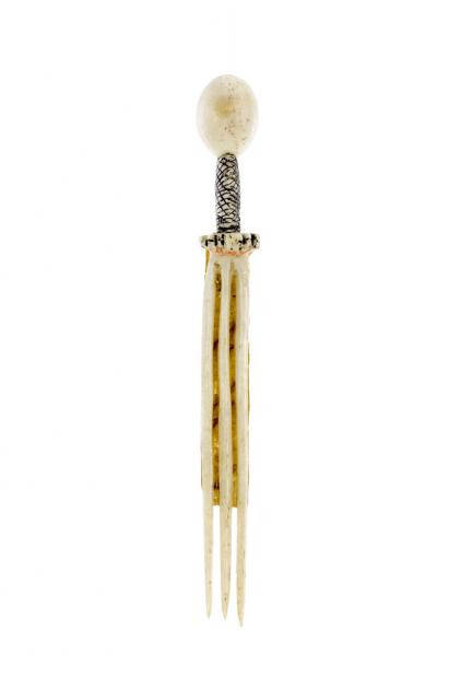 Zulu, Snuff spoons with combs