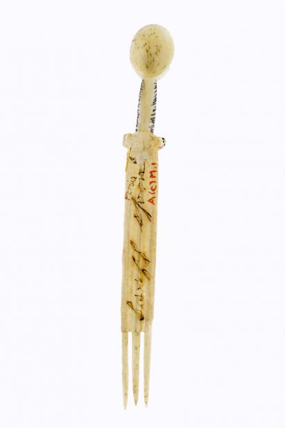 Zulu, Snuff spoons with combs