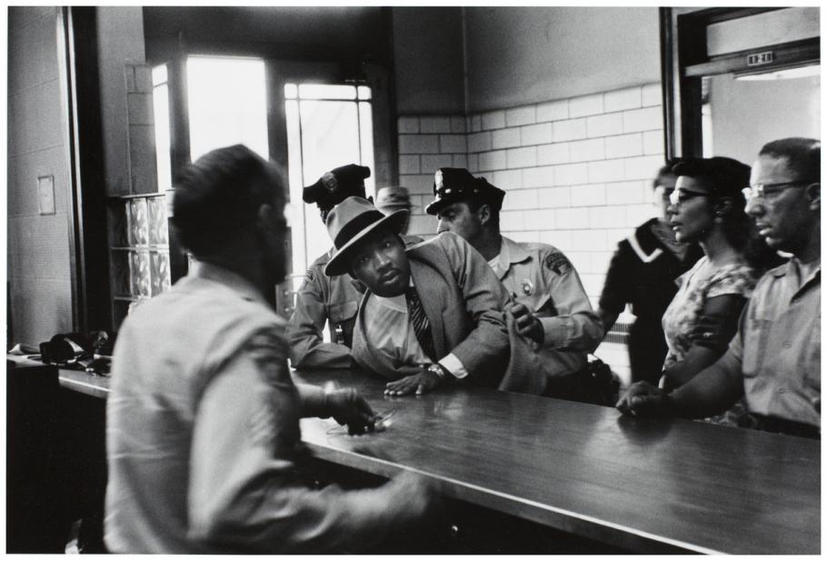 Moore, Charles, Pictures That Made a Difference: The Civil Rights Movement
