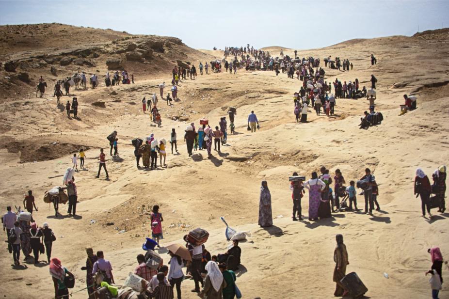 Lynsey Addario (American, b. 1973), August 21, 2013. Thousands of Syrian Kurds flowed from Syria across the Peshkhabour border crossing into Iraq’s Dohuk Governorate (#3 from the series Syria’s Refugees), 2013 capture; 2015 print