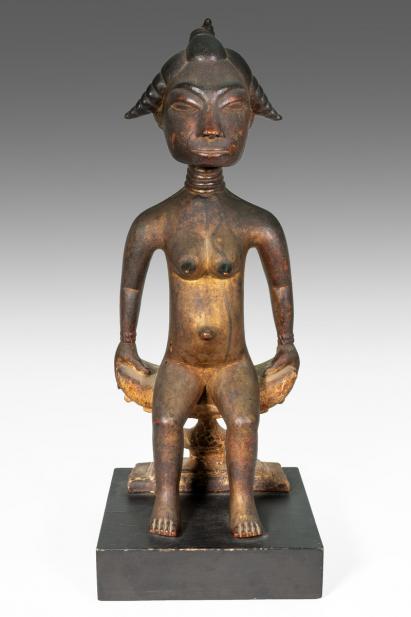 Osei Bonsu (Ashanti, 1900-1977), Queen mother figure, possibly from a Sika-rebewu-epere group, late 1920s