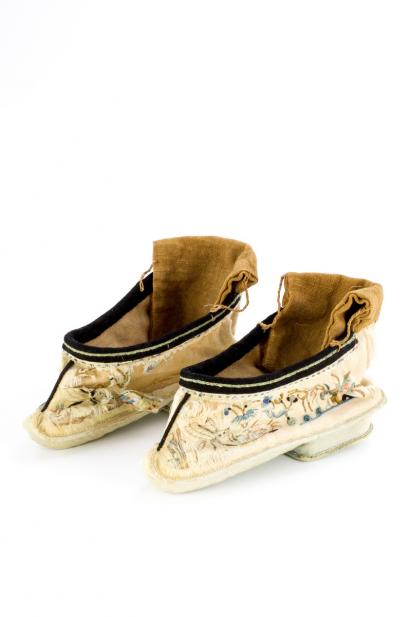 Unknown (Chinese), Slippers