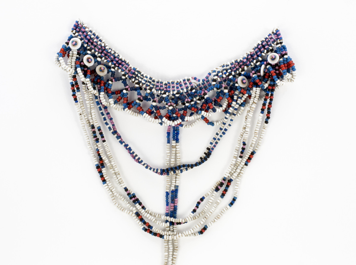 Zulu, Necklace and headpiece