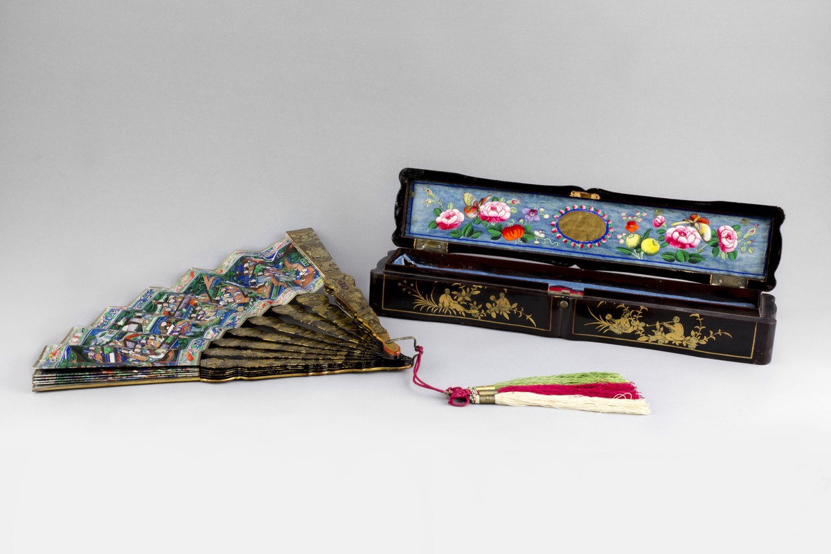 Chinese, Fan and box