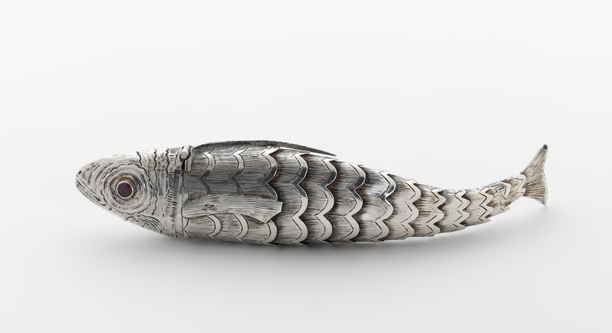 British, Vinaigrette in the form of a fish with case