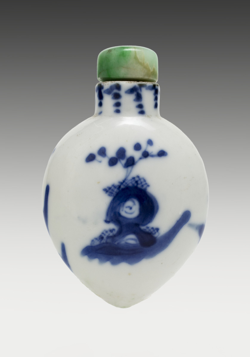 Chinese, Snuff bottle with garden scene
