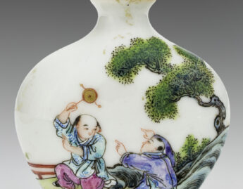 Chinese, Snuff bottle with children in a garden