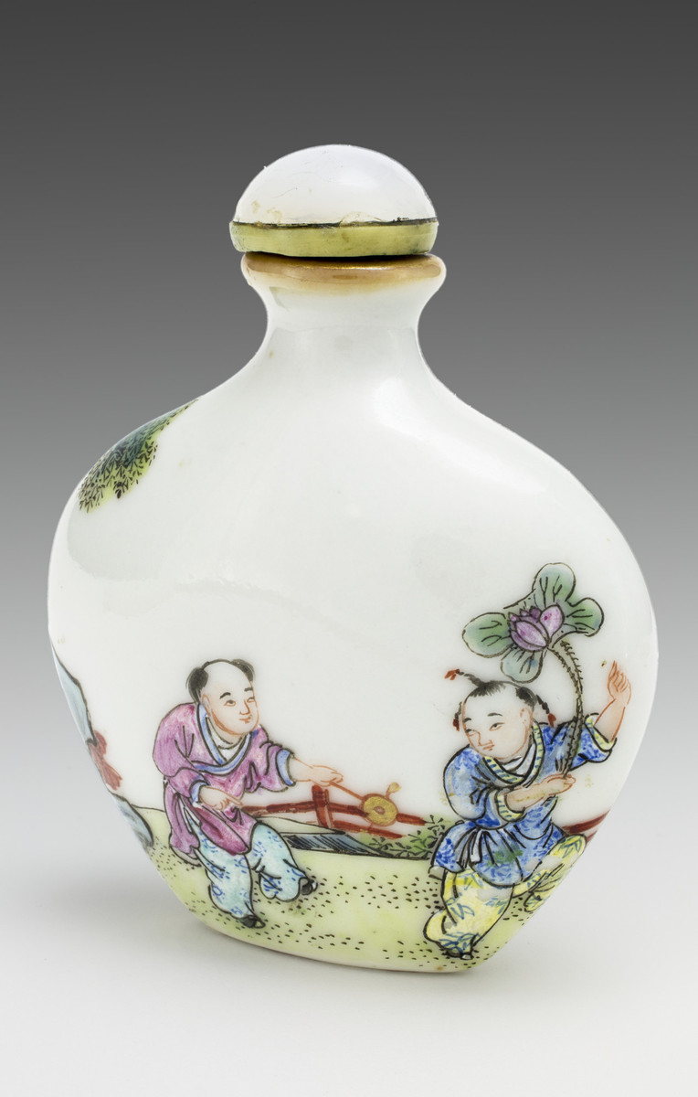 Chinese, Snuff bottle with children in a garden