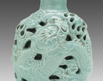 Chinese, Snuff bottle with openwork design of dragons