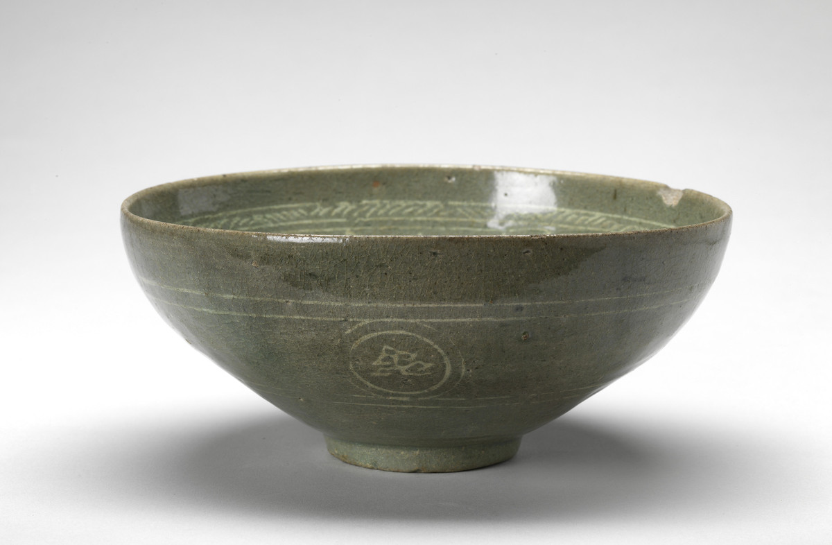 Korean, Bowl with stylized birds and clouds