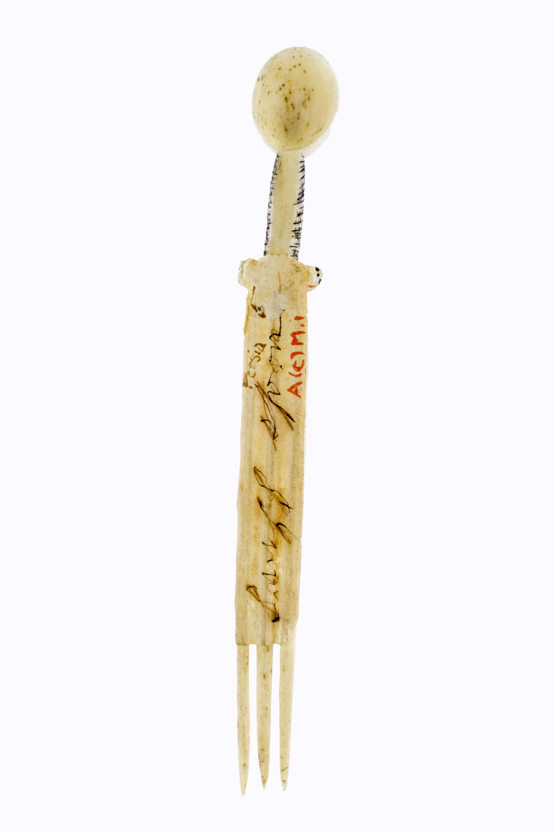 Zulu, Snuff spoons with combs