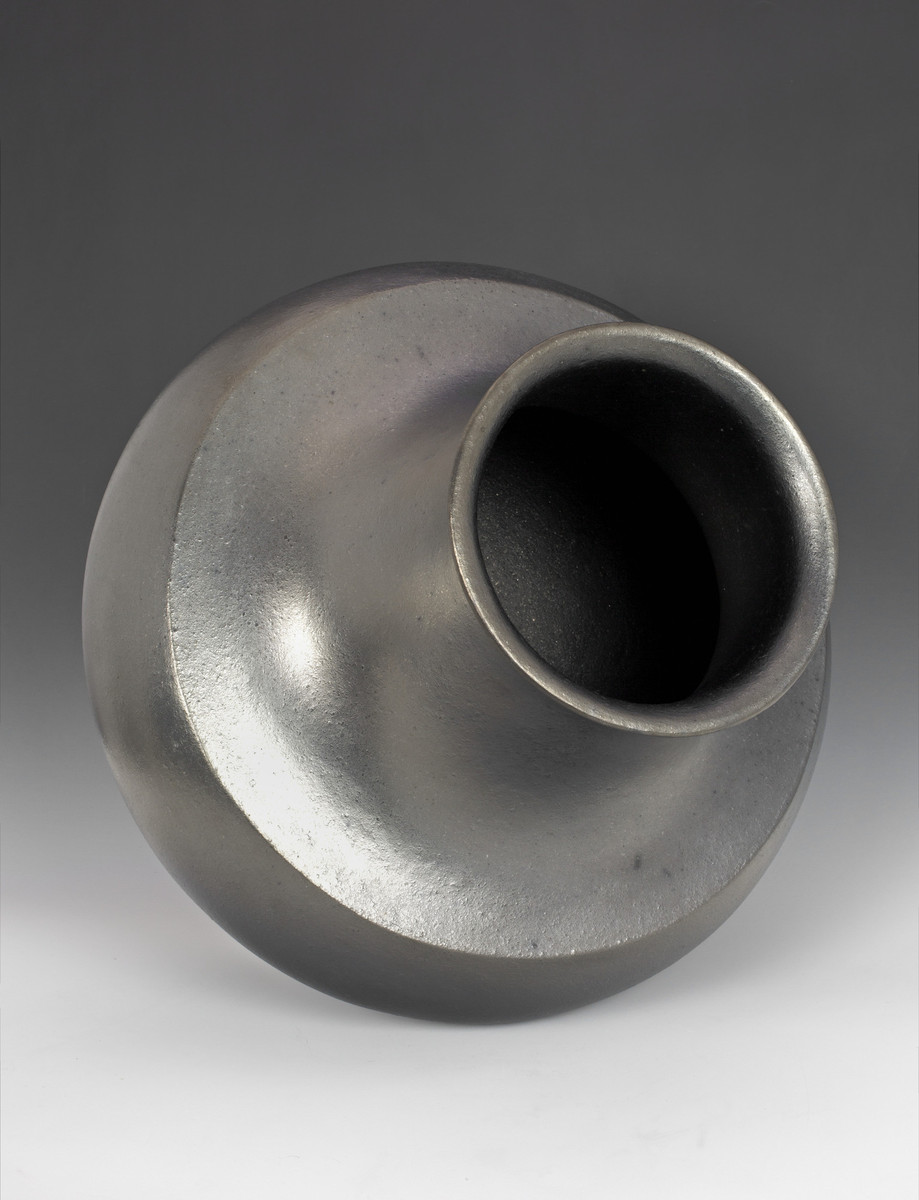 Lonnie Vigil (Nambé Pueblo; American, b. 1949), Jar (olla), 2002