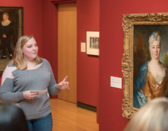 Student guide in the galleries
