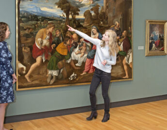 Student tour guide Kristina Bush '17